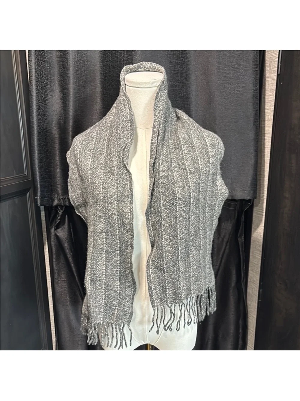 Perry Ellis Heathered Gray Ribbed Fringe Scarf
